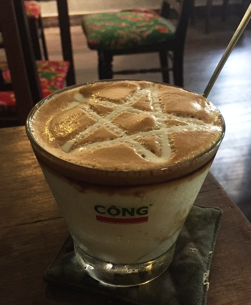 コンカフェ　ベトナム　カフェ　ヨーグルトコーヒー